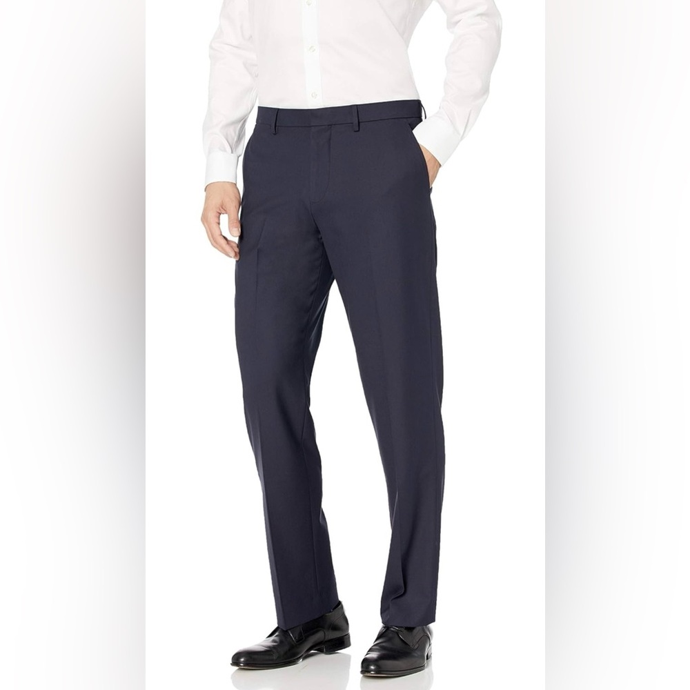 Amazon Essentials Men's Classic-Fit Wrinkle-Resistant Dress Pants Navy 32*28